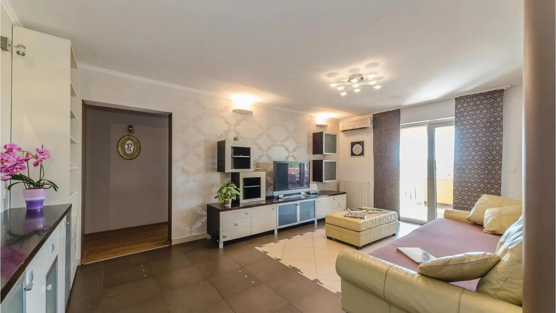 Lovely Home In Turanj With Outdoor Swimming Pool Сasa de vacaciones