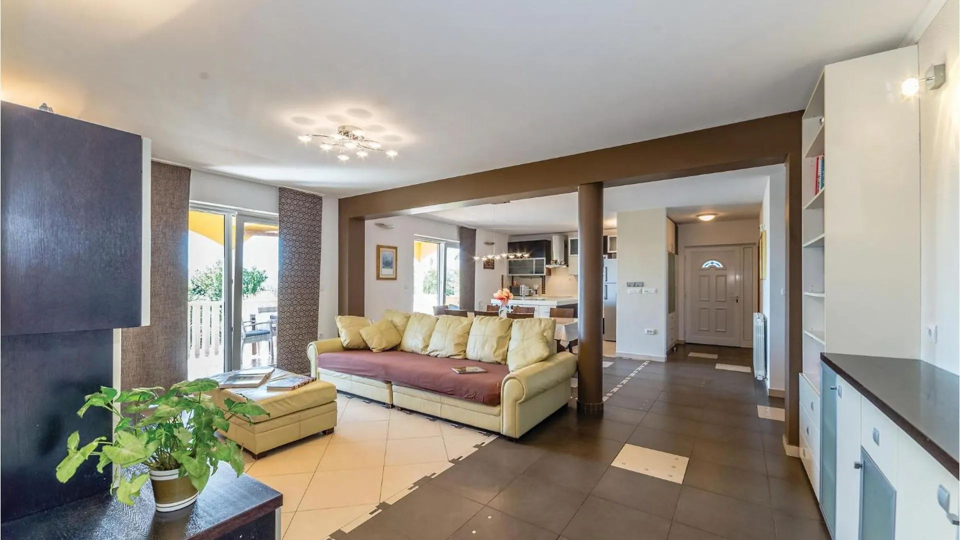 Lovely Home In Turanj With Outdoor Swimming Pool Сasa de vacaciones