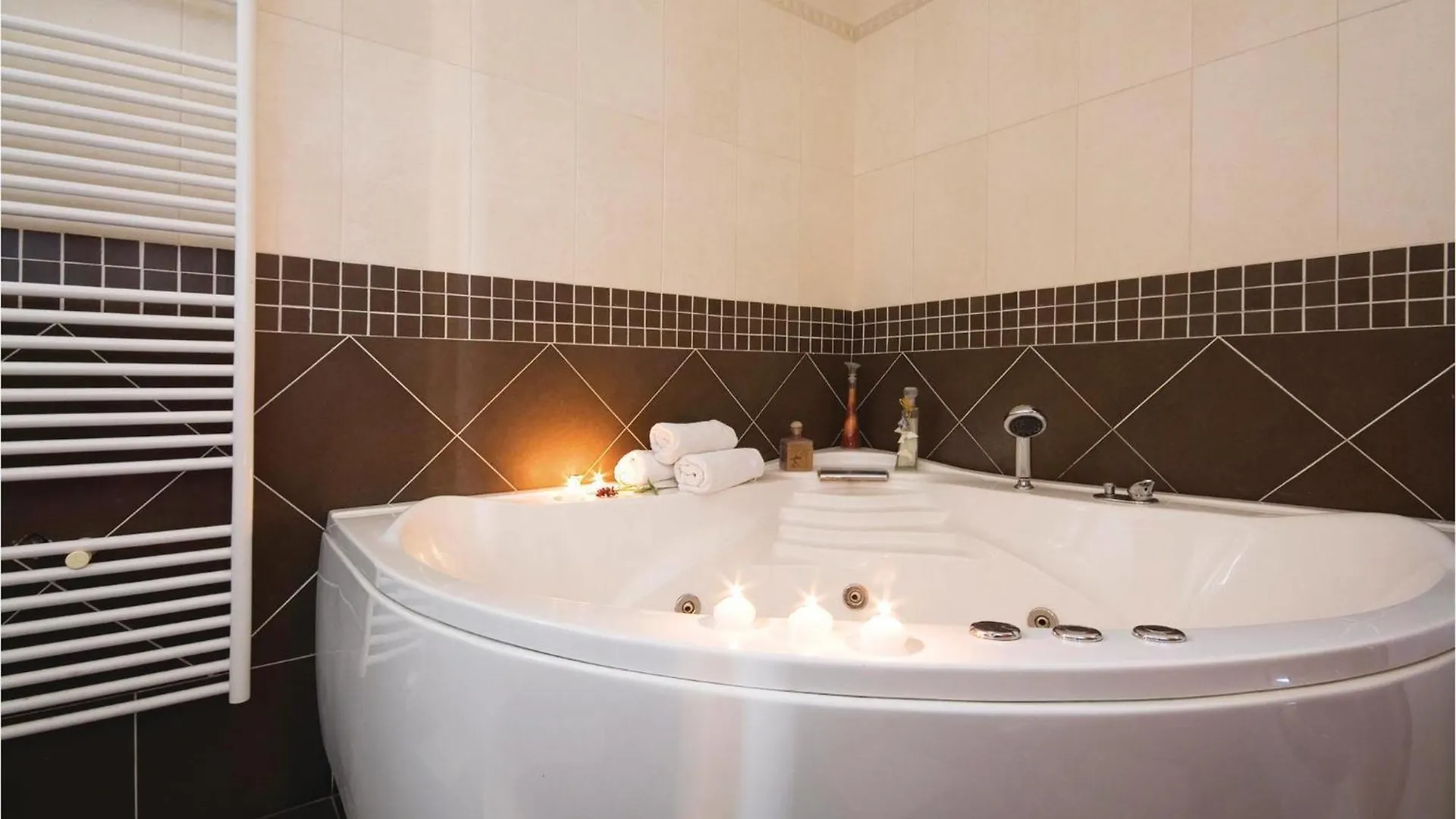 Lovely Home In Turanj With Outdoor Swimming Pool 0*,  Croacia