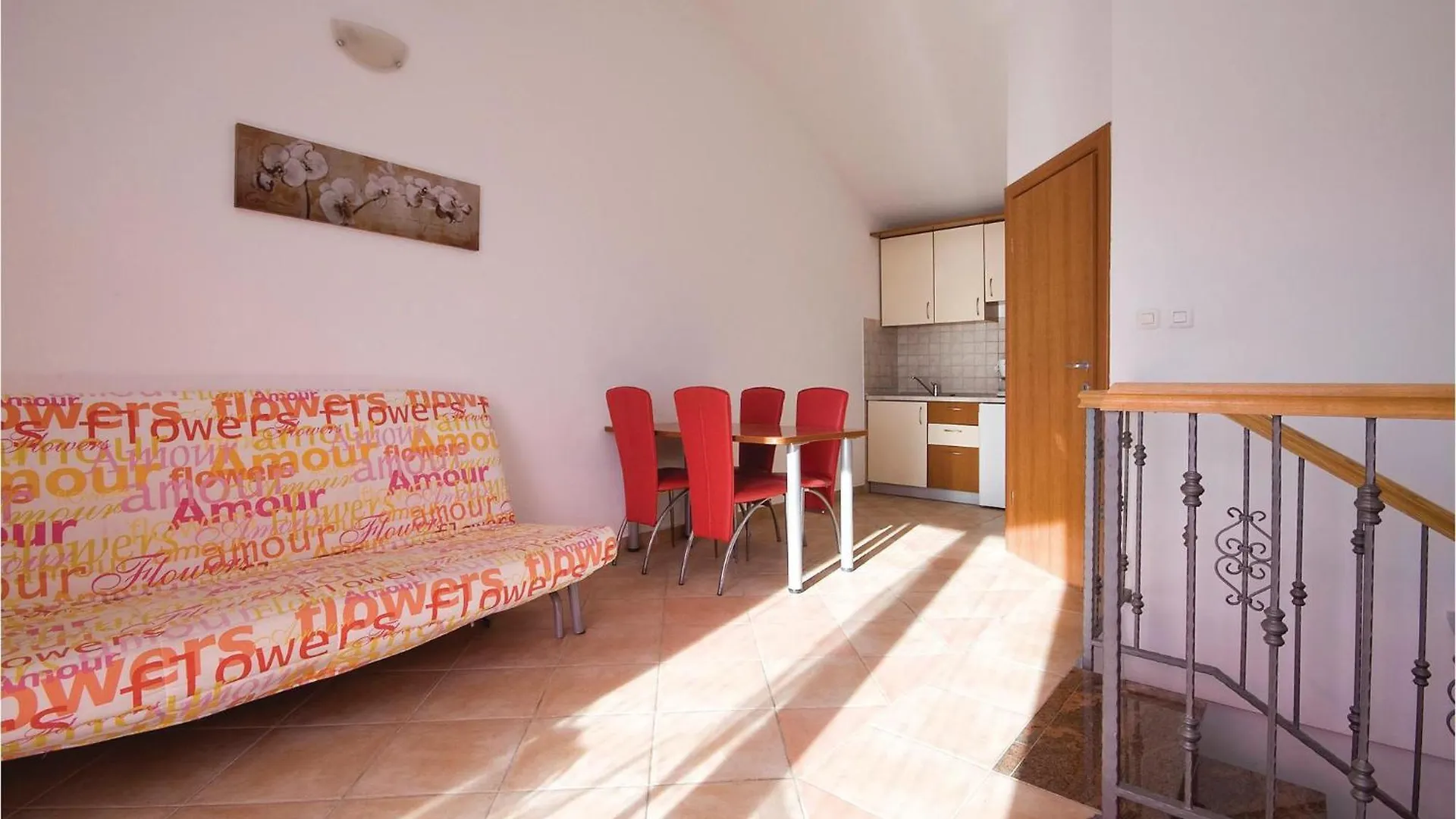 Сasa de vacaciones Lovely Home In Turanj With Outdoor Swimming Pool